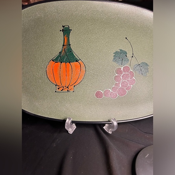 TILSO VTG MCM Set of Two fiberglass Chianti and Grapes serving trays. - Picture 2 of 9